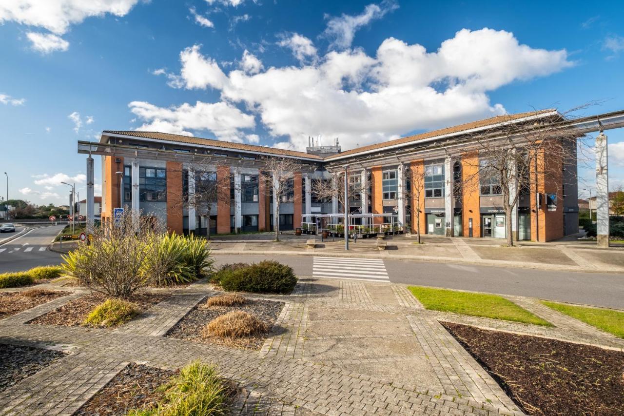 Clarion Aparthotel Toulouse Blagnac Airport Bagian luar foto