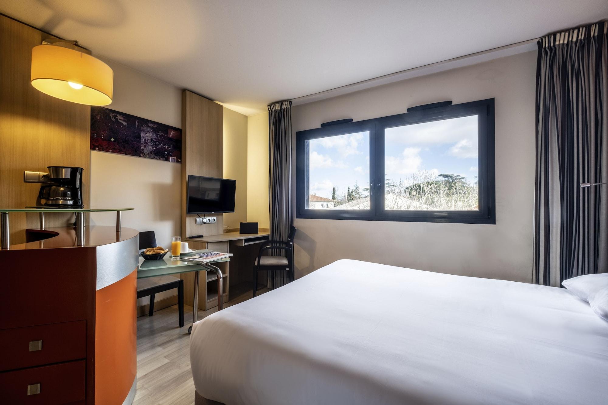 Clarion Aparthotel Toulouse Blagnac Airport Bagian luar foto