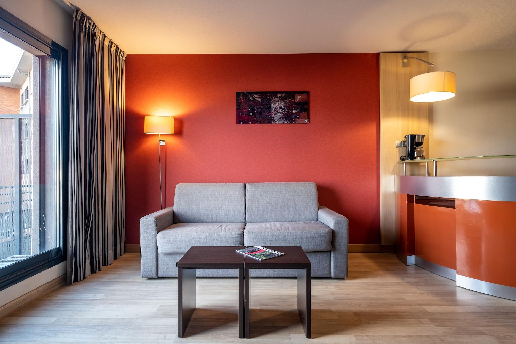 Clarion Aparthotel Toulouse Blagnac Airport Bagian luar foto