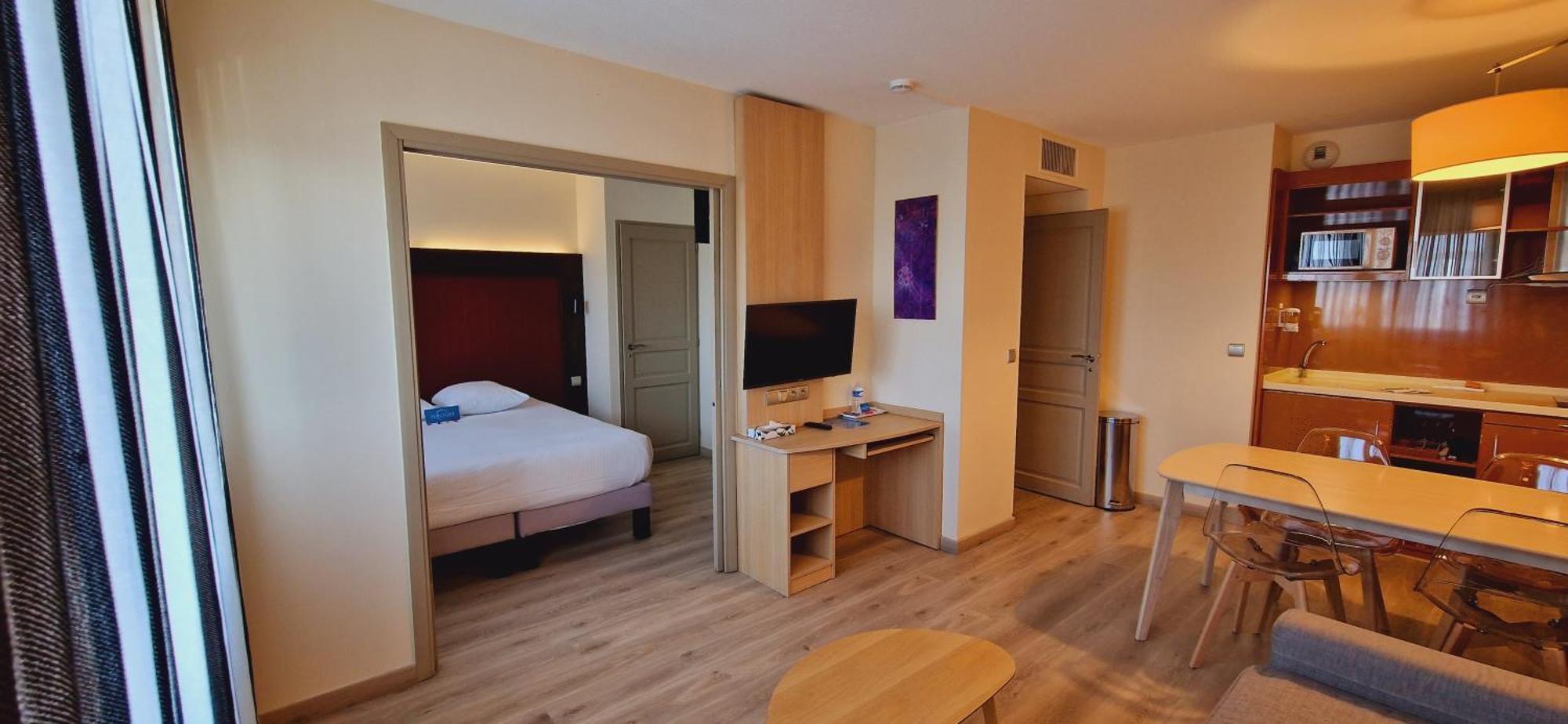 Clarion Aparthotel Toulouse Blagnac Airport Bagian luar foto