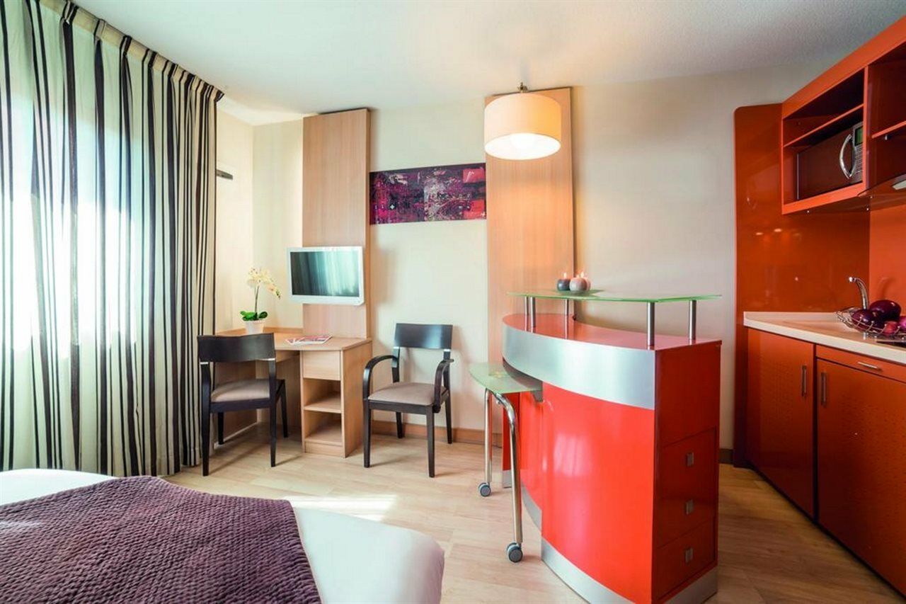 Clarion Aparthotel Toulouse Blagnac Airport Bagian luar foto