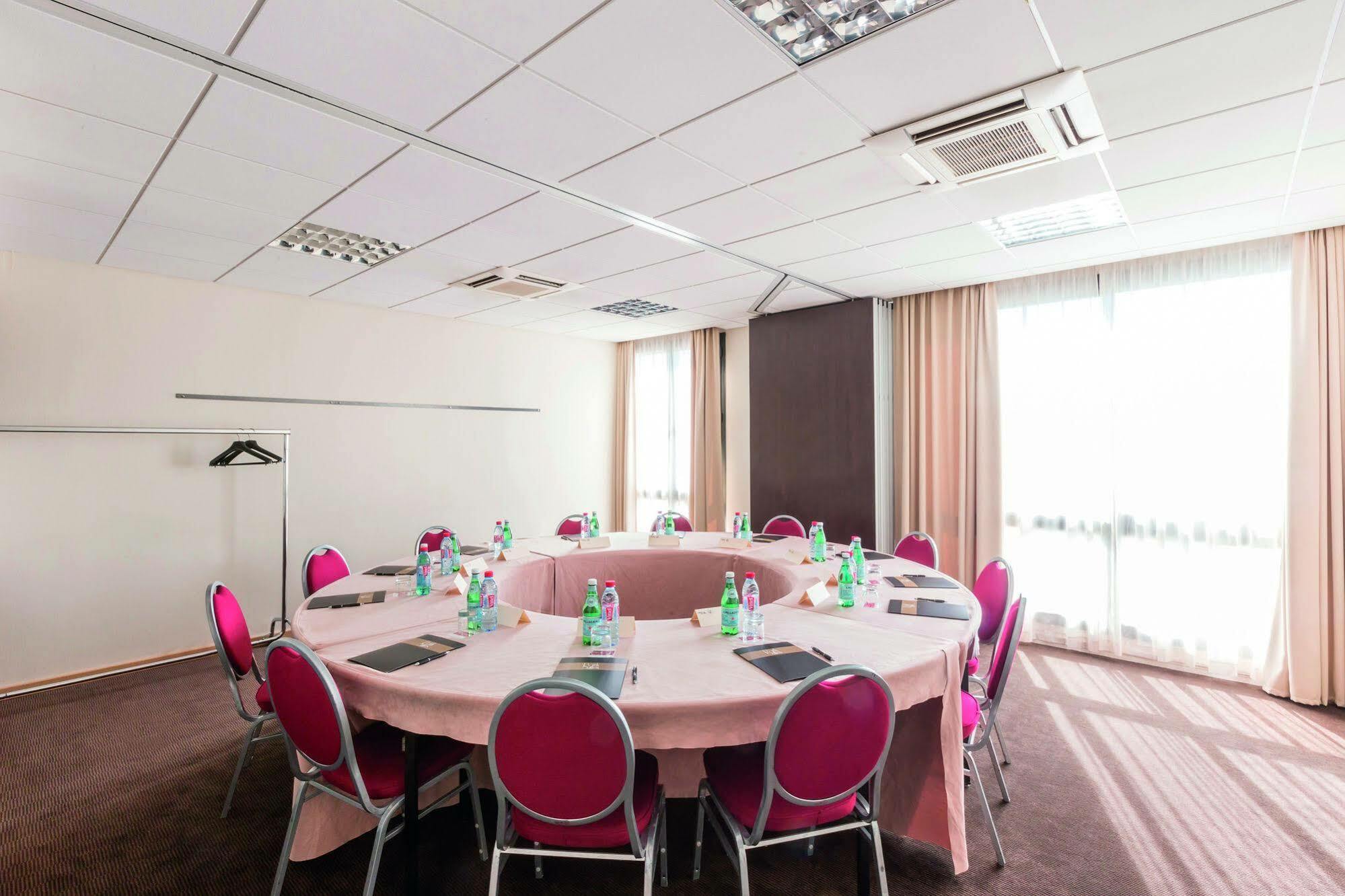 Clarion Aparthotel Toulouse Blagnac Airport Bagian luar foto