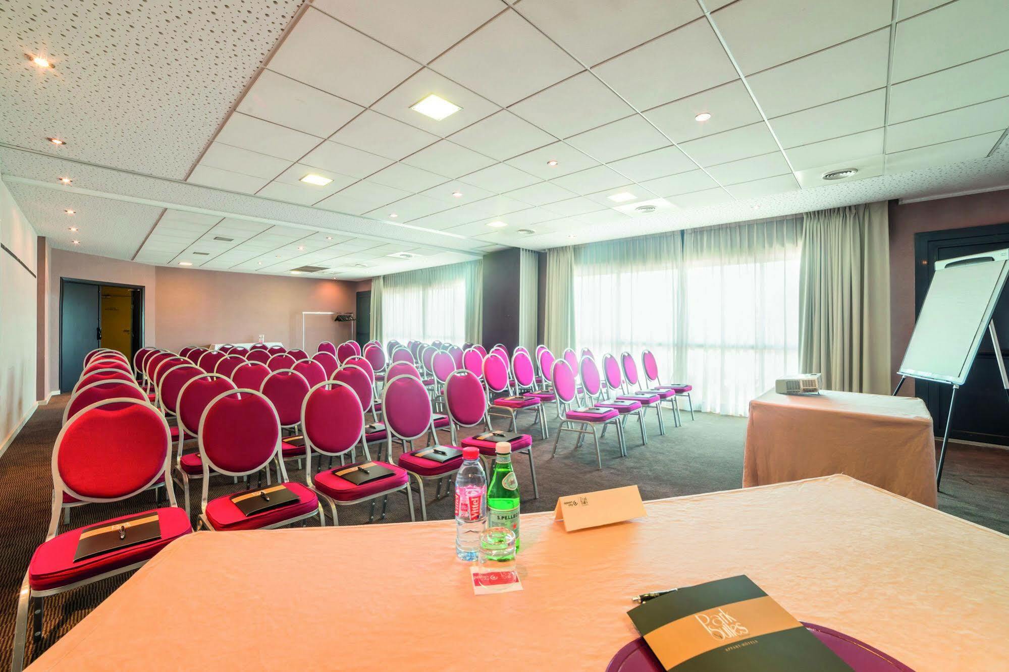 Clarion Aparthotel Toulouse Blagnac Airport Bagian luar foto